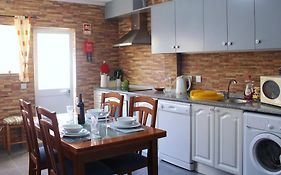 Casa Andreia, Close To Everything